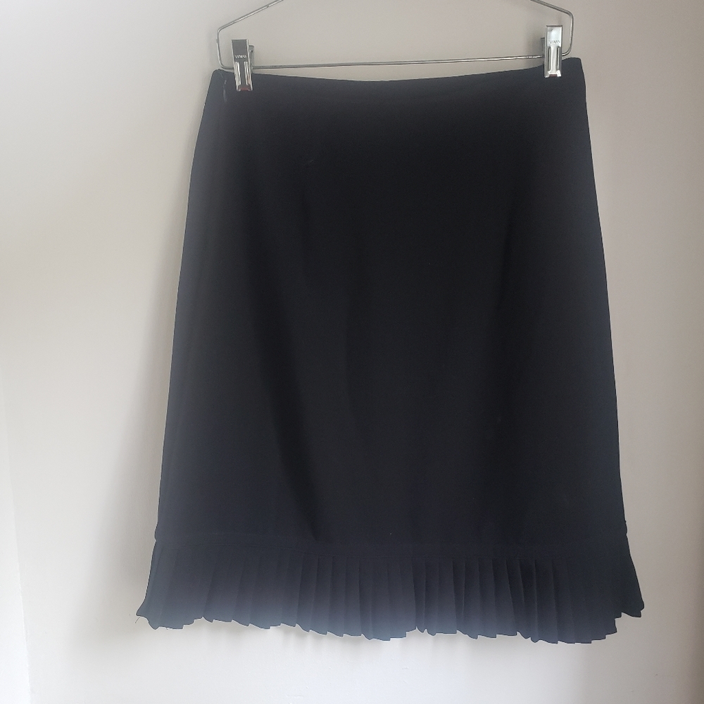 🚫SOLD🚫LARRY LEVIN black pleated skirt Sz 10